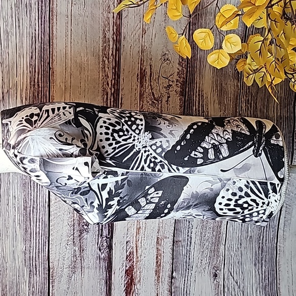 NEW STYLE & CO BLACK & WHITE BUTTERFLY SHORT SLEEVE PULLOVER TEE - Picture 8 of 11